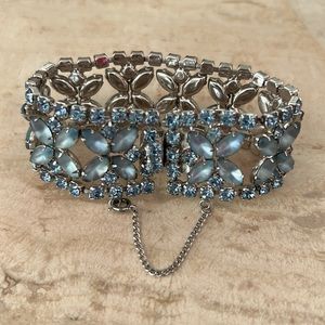 Vintage gorgeous blue stone bracelet